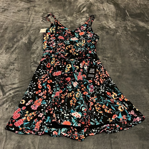 Express Factory Floral Spaghetti Straps Romper NWT - Picture 3 of 3